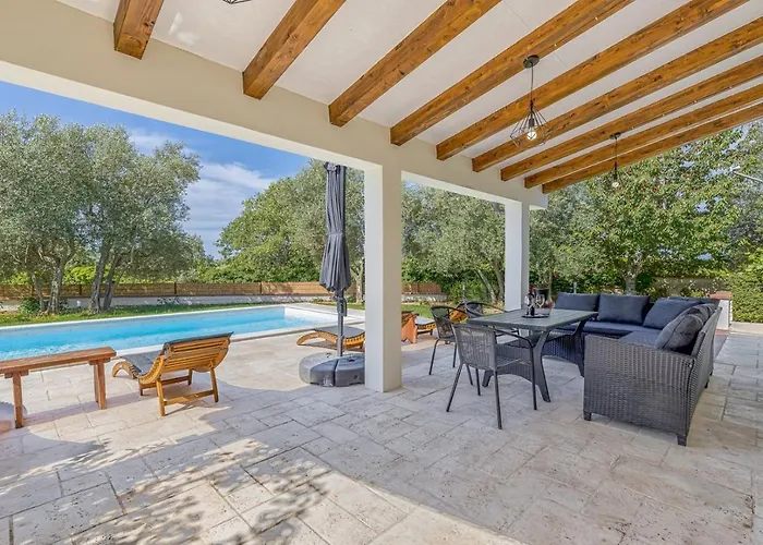 Agatta With Private Pool * Smoljanci
