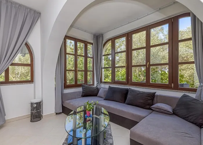 Villa Agatta With Private Pool *
