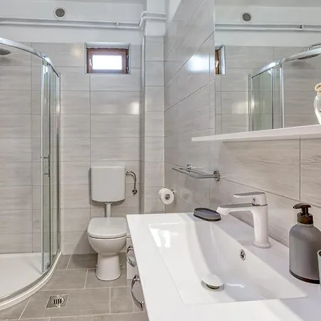 Villa Agatta With Private Pool Smoljanci
