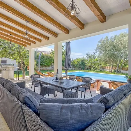 Villa Agatta With Private Pool