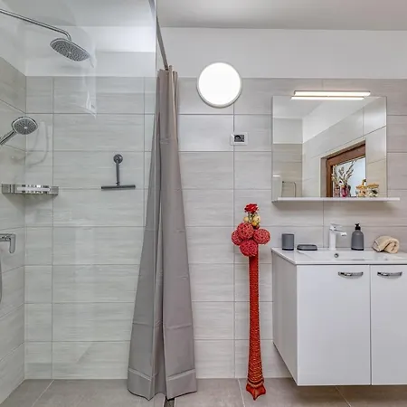 Agatta With Private Pool Smoljanci