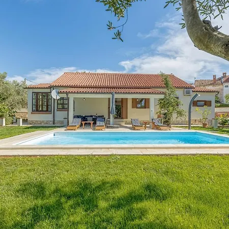 Villa Agatta With Private Pool Smoljanci