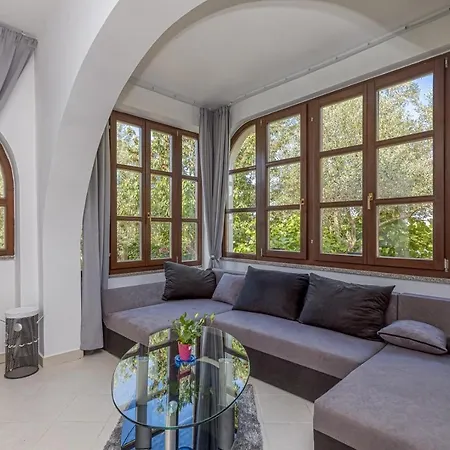 Villa Agatta With Private Pool *